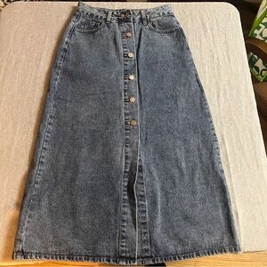 Dazy Denim Button-Front Maxi Skirt size medium
